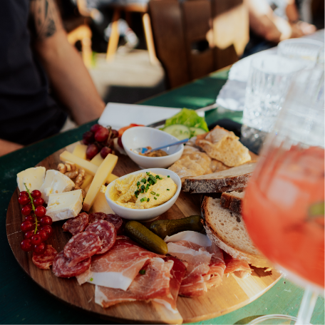 Gin & Friends: Wein und Poesie