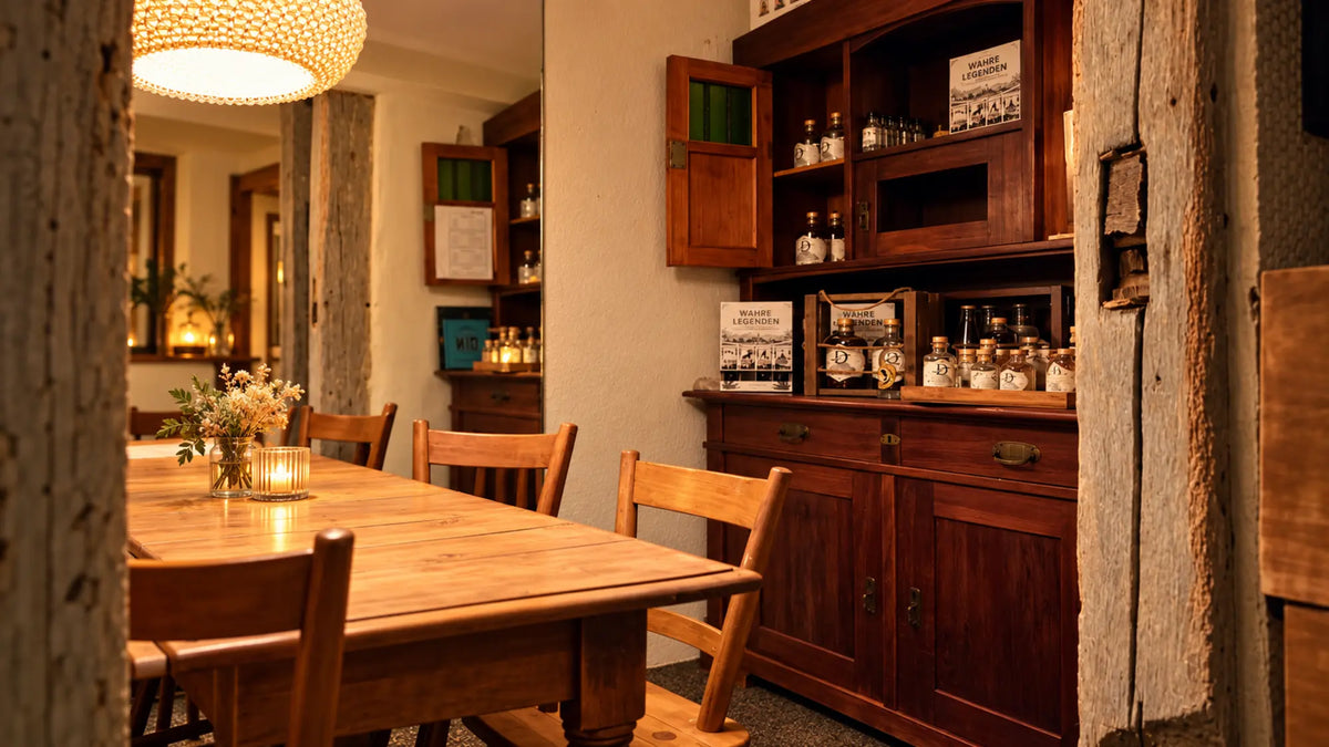 Gemütliche Gin Stube in Mössingen mit großem Holztisch für Firmenfeiern, Teamevents und Gruppen